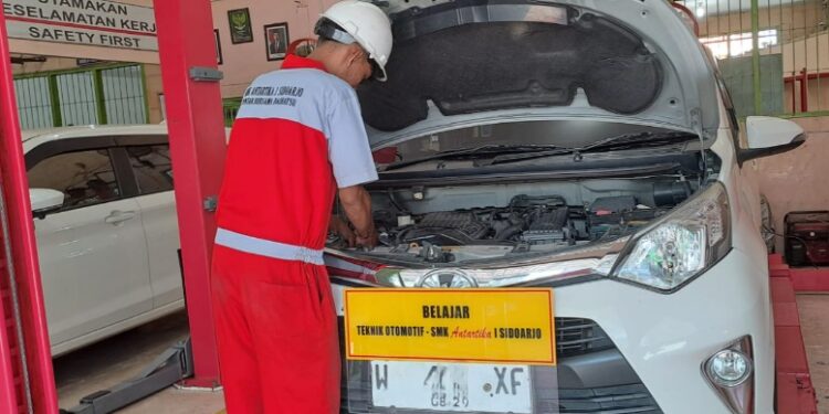 16 Siswa SMK Antartika 1 Sidoarjo Lolos Lakukan Uji Sertifikasi Industri