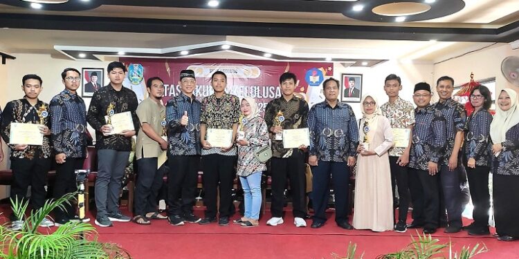 Lulus 100 Persen, SMKN 1 Sidoarjo Adakan Tasyakuran dan Pemberian Penghargaan