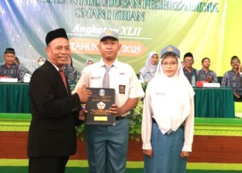 Pelepasan Siswa SMA Negeri 1 Krian Dilakukan Secara Sederhana