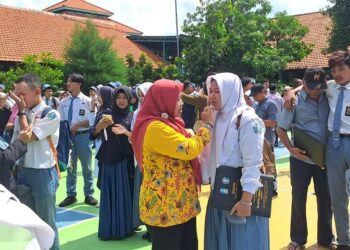 Pelepasan SMAN 1 Wonoayu Penuh Keharuan dan Kesederhanaan