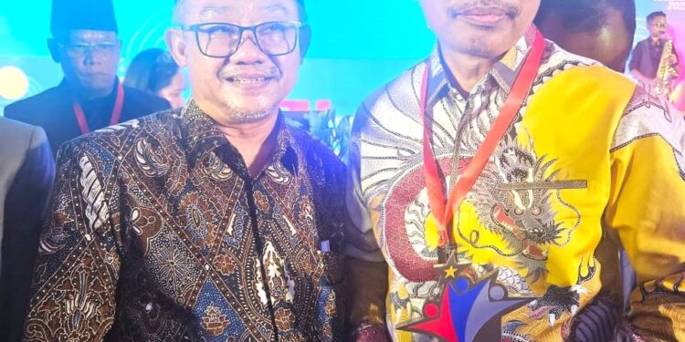Mendikdasmen Beri Penghargaan Terbaik Nasional 2025 atas Capaian SPM Sidoarjo