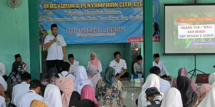 Dinyatakan Lulus 100%, Siswa SMP Negeri 2 Jabon Sukur Syukur dan Sungkem