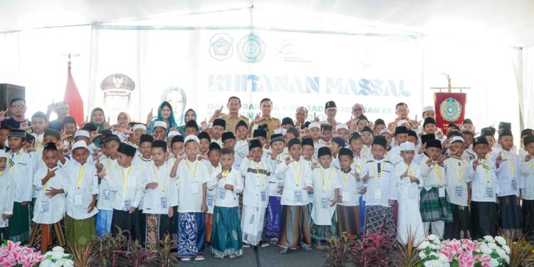 Peringati HJL 456, Tim Penggerak PKK dan Baznas Gelar Khitan Massal