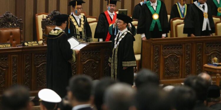 Wali Kota Eri Cahyadi Hadiri Pelantikan Rektor Unair: Perkuat Komitmen Kolaborasi untuk Surabaya