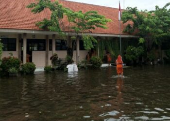 Walau Sering Dikunjungi Pejabat, SDN Kedungbanteng Tetap Terendam