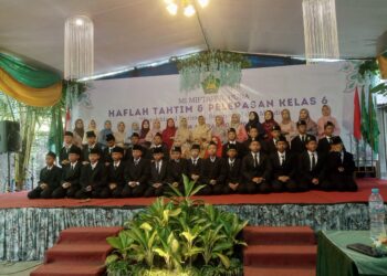 Pelepasan Siswa MI.Miftahul Huda, Penuh Kebanggaan dan Mengharukan