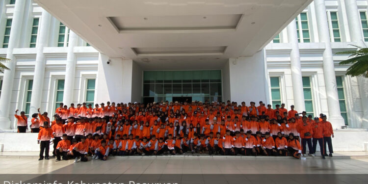 Bupati Pasuruan Berangkatkan Ratusan Atlet dan Official PORSENI Madrasah Jatim 2025