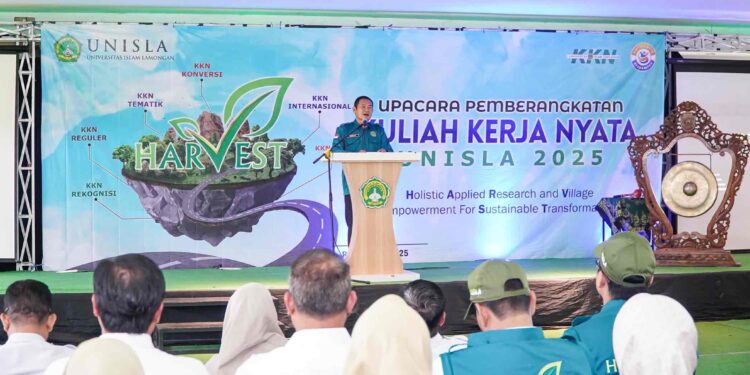 Bupati Yes Sebut KKN UNISLA Sebagai Literasi Sosial Ekonomi Kemasyarakatan