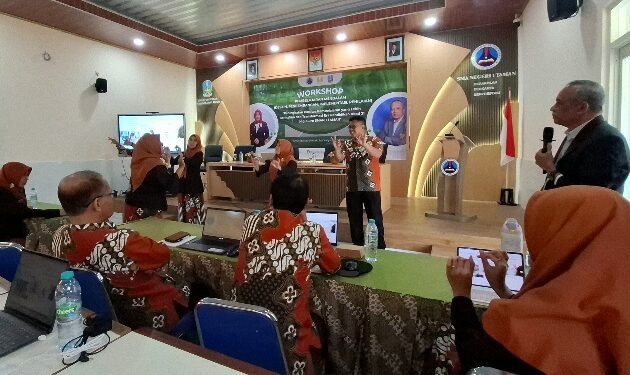 Tingkatkan Kualitas, SMA Negeri 1 Taman Hadirkan Guru Besar Unesa