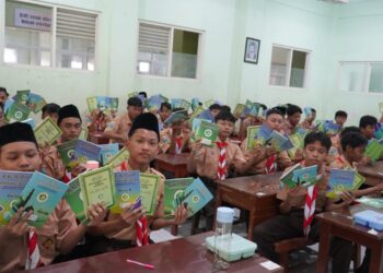 Ratusan Siswa Baru SMK YPM 1 TAMAN Kenalkan Budaya Sekolah