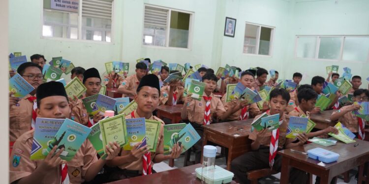 Ratusan Siswa Baru SMK YPM 1 TAMAN Kenalkan Budaya Sekolah
