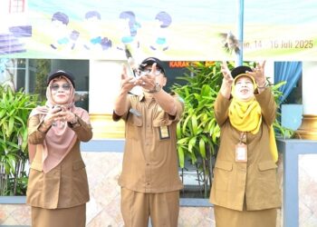 Kasek SMP Negeri 1 Sedati Lepaskan Burung, Simbol Kebebasan Kembangkan Potensi