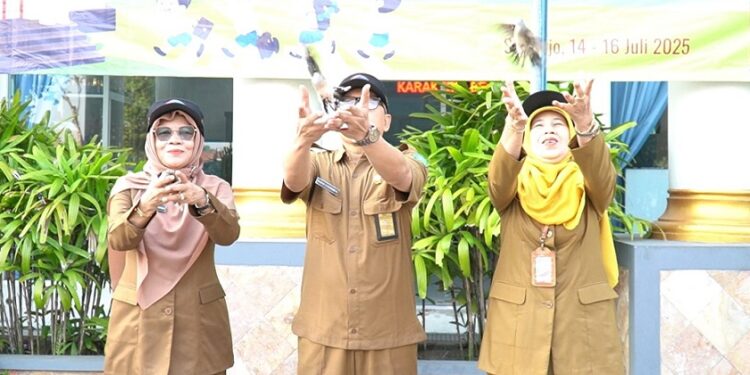 Kasek SMP Negeri 1 Sedati Lepaskan Burung, Simbol Kebebasan Kembangkan Potensi