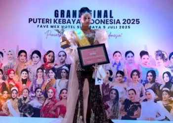 Siswi SMP Negeri 2 Sidoarjo Raih Juara Putri Kebaya Indonesia 2025