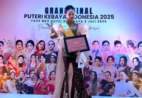 Siswi SMP Negeri 2 Sidoarjo Raih Juara Putri Kebaya Indonesia 2025