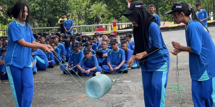 Kuatkan Karakter, SMK Krian 2 Sidoarjo Masukkan Siswa Kelas X Ikuti Pusdik Brimob Watukosek