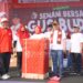 Ribuan Warga Antusias Mengikuti Senam Bersama Gus Bupati dan Bagikan Ribuan Bendera Merah Putih