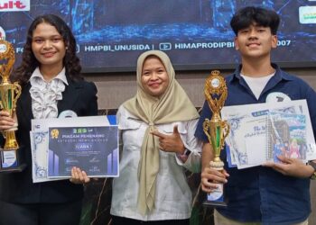 Dua Murid SMA Negeri 1 Taman Raih Juara English Festival Jatim 2025