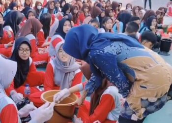 Peduli Lingkungan, Siswa SMA Negeri 1 Krian Membuat ‘Eco Enzyme’