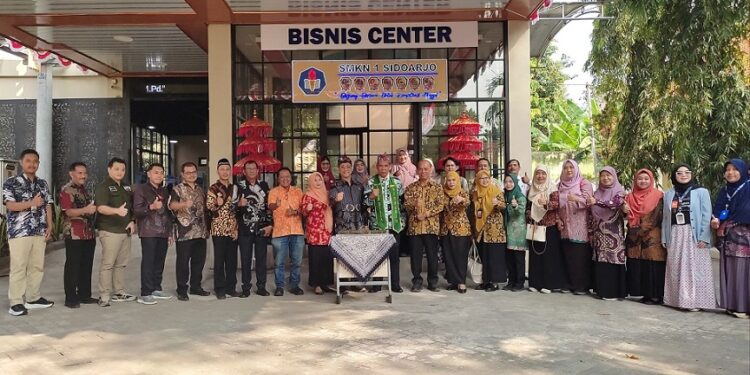 Wujudkan Kolaborasi Pendidikan dan Industri, SMKN 1 Sidoarjo Resmikan Bisnis Center