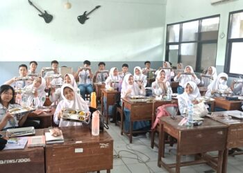 Hari Pertama MBG di SMA Negeri 1 Waru Berjalan Lancar dan Penuh Antusiasme