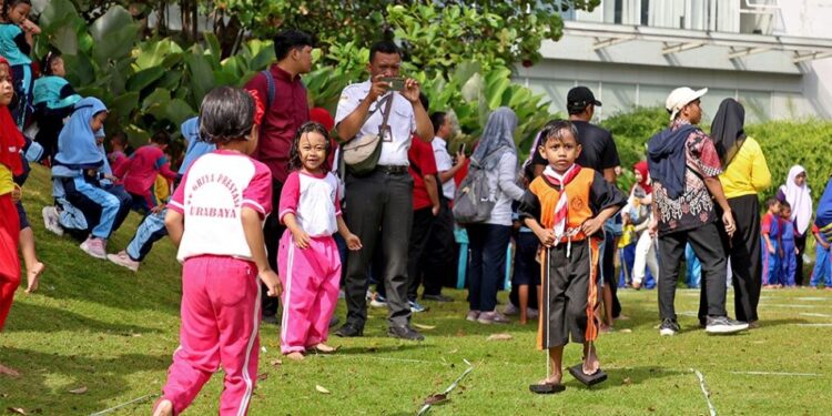 Peringati HAN 2025, Surabaya Hidupkan Kembali Permainan Tradisional