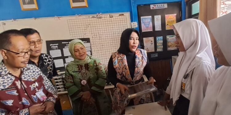 Wakil Bupati Kunjungi MBG di SMPN 1 dan SMPN 2 Sidoarjo