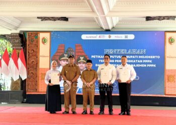 Bupati Albarraa Lantik 69 Tenaga PPPK di Pemkab Mojokerto