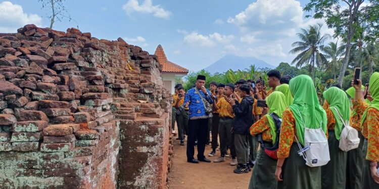 Pemkab Lumajang Lakukan Perawatan dan Pelestarian Candi Agung – Candi Gedong