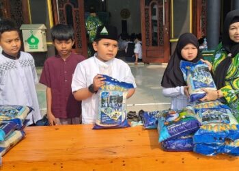 SMP YPM 1 Taman Peringati Maulid Nabi SAW, Sambil Berbagi Sembako Pada Anak Yatim