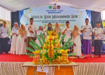 Peringati Maulid Nabi SAW, Siswa SMA Negeri 1 Tarik Bangun Karakter Mulia