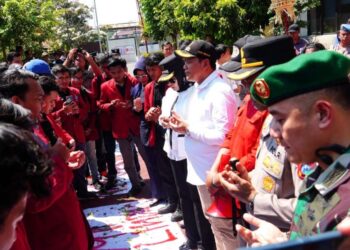 Aksi Damai PC IMM Sidoarjo ‘Tuntut Kapolri Mundur’