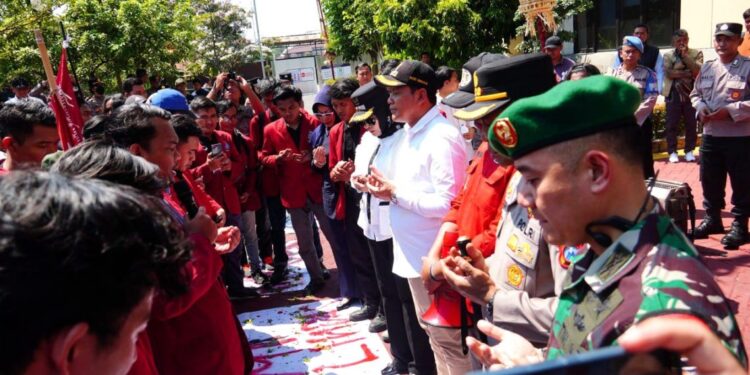 Aksi Damai PC IMM Sidoarjo ‘Tuntut Kapolri Mundur’
