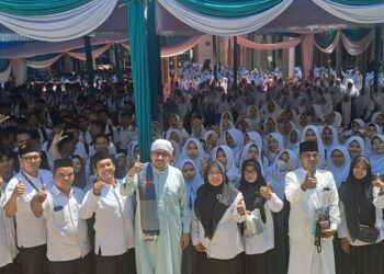 Antusiasme Siswa SMK Antartika 2 Sidoarjo Bersholawat Bersama Habib Anis Syahab