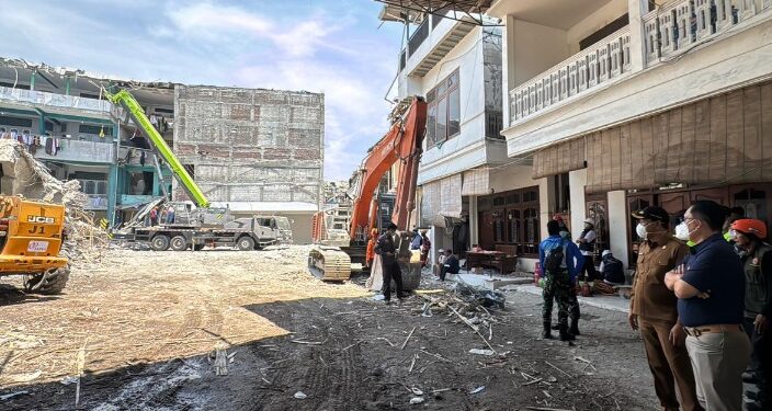 Bupati Subandi Pastikan Hari Ini Penanganan Reruntuhan Ponpes Al Khoziny Selesai