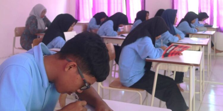 FGD Siwa SRMA 25 Lamongan Lahirkan Majalah Sekolah