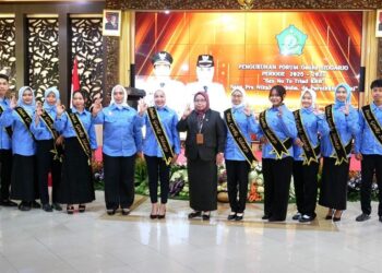 dr. Hj. Sriatun Subandi Kukuhkan Forum GenRe Sidoarjo periode 2025–2027