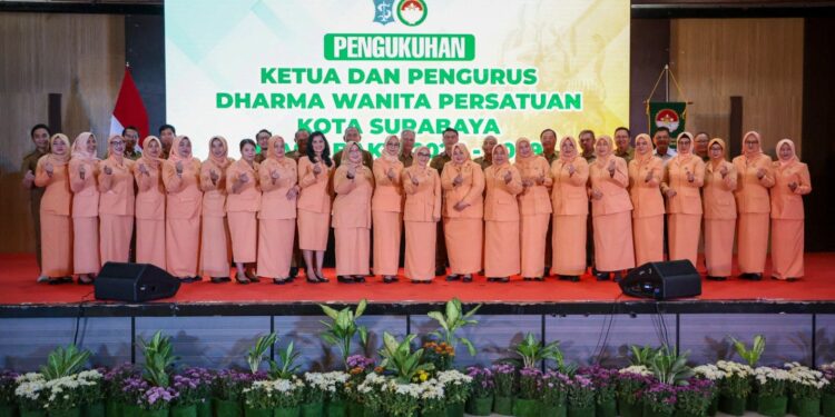 Bunda Rini Kukuhkan DWP Kota Surabaya Masa Bakti 2025-2029