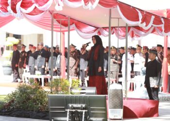 Bupati Ipuk Pimpin Upacara Hari Jadi ke 80 Provinsi Jawa Timur