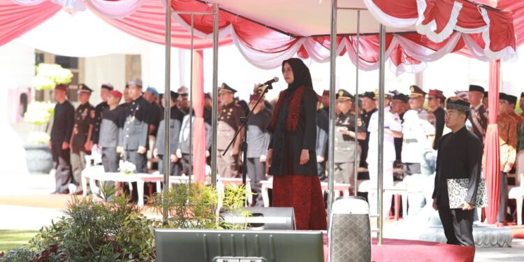 Bupati Ipuk Pimpin Upacara Hari Jadi ke 80 Provinsi Jawa Timur