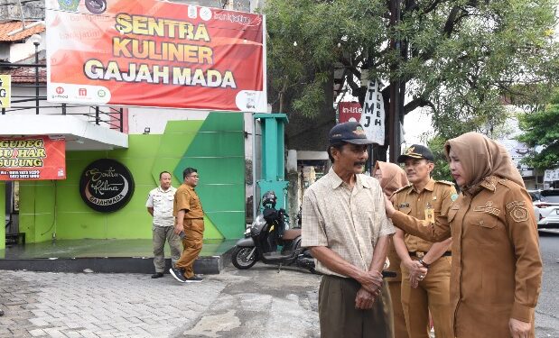 Wabup Mimik Idayana Akan Menata Ulang Sentra Kuliner Gajahmada Agar Ramai Pembeli.