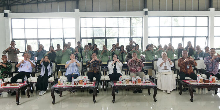 Lawan Pinjaman Ilegal, Perempuan Desa Bekali Literasi Keuangan Digital