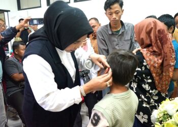 27 Warga Terima Alat Bantu Pendengaran dari Wabup Sidoarjo