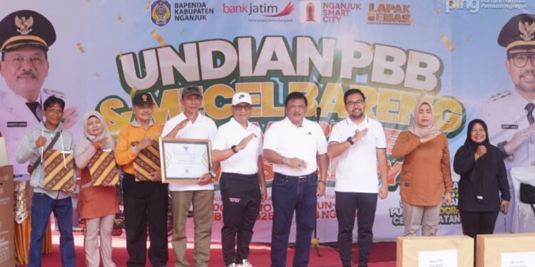 Kecamatan Ngluyu dan Desa Bajang Raih Predikat Pelunasan PBB Tercepat