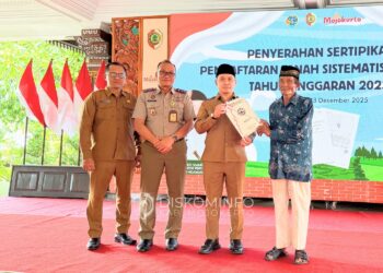 Lindungi Hak Tanah, Pemkab Mojokerto Bagikan 8.100 Sertifikat PTSL