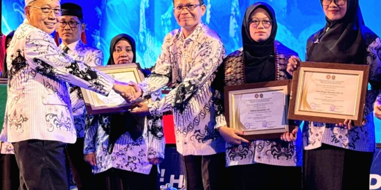 Guru SMP PGRI 1 Berprestasi Dapat Ucapan Selamat dari Para Pejabat