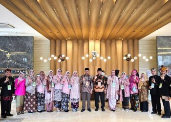 Menteri Lingkungan Hidup Berikan Penghargaan Adiwiyata 2025 Kepada SD SMP MTs Sidoarjo