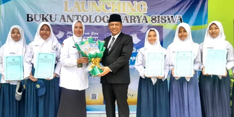 Kemenag Beri Apresiasi Buku Karya Siswa MTs Negeri 4 Sidoarjo