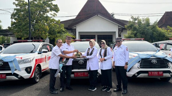 Pemkab Bojonegoro Serahkan Sarana Prasarana di Puskesmas dan RSUD