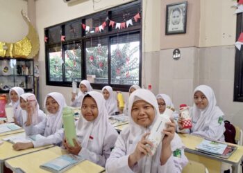 SMP YPM 1 Taman Gaungkan Gerakan Minum Air Putih untuk Hidup Sehat